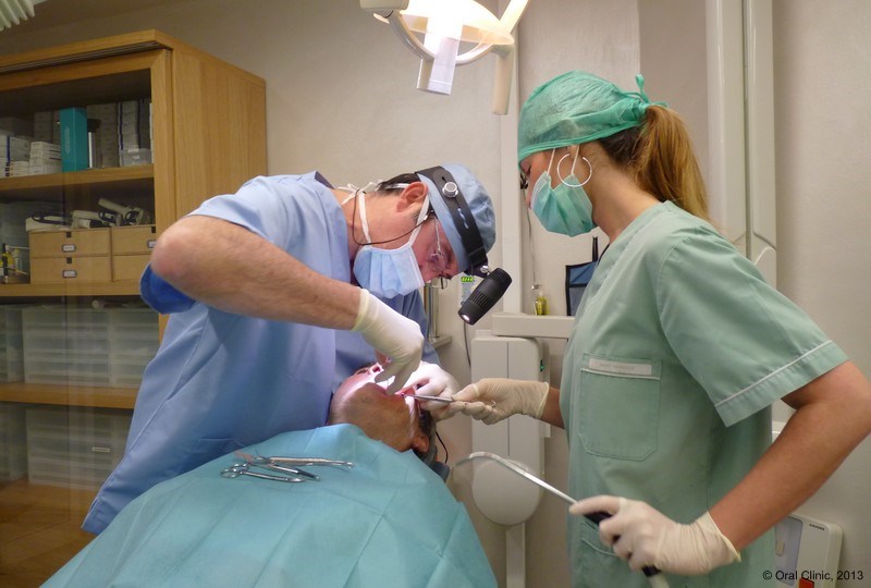 Clinique-Dentaire-Espagne-Implants . Oral Clinic: Plus de 5.000 patients répertoriés et Plus de 15.000 implants dentaires posés.