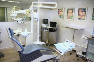 Implant-Dentaire-Pas-Cher-Espagne-Intervention-anesthésie-locale